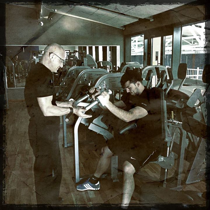 Stefan Morawietz hilft Kunden bei Training, Fitness, Maschinentraining